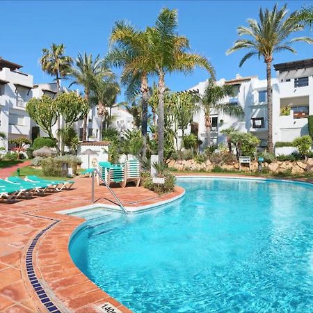 Exceptional Beachfront Complex With Pool In Costalita, Estepona Exteriér fotografie