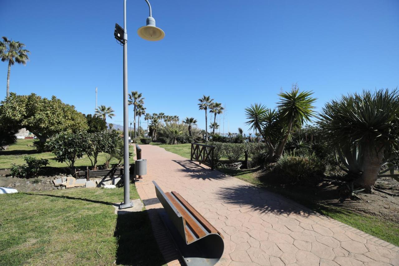 Exceptional Beachfront Complex With Pool In Costalita, Estepona Exteriér fotografie