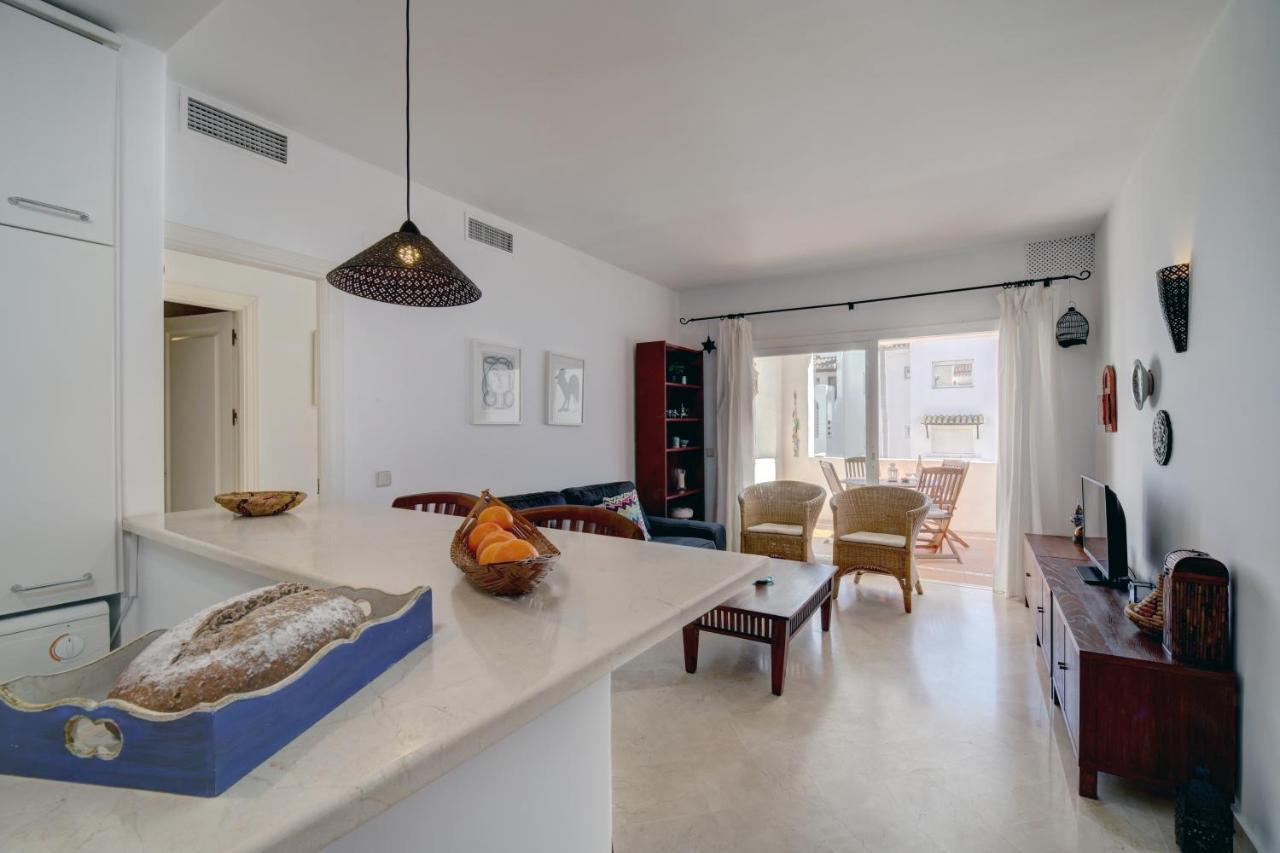 Exceptional Beachfront Complex With Pool In Costalita, Estepona Exteriér fotografie