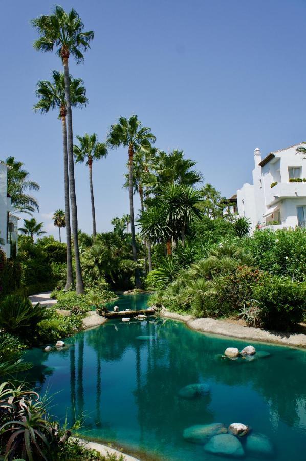 Exceptional Beachfront Complex With Pool In Costalita, Estepona Exteriér fotografie