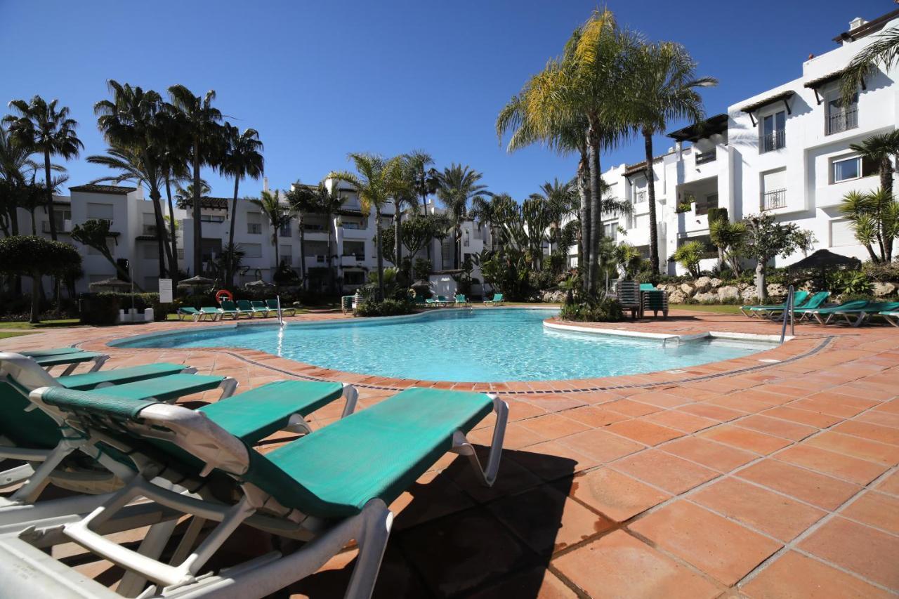 Exceptional Beachfront Complex With Pool In Costalita, Estepona Exteriér fotografie