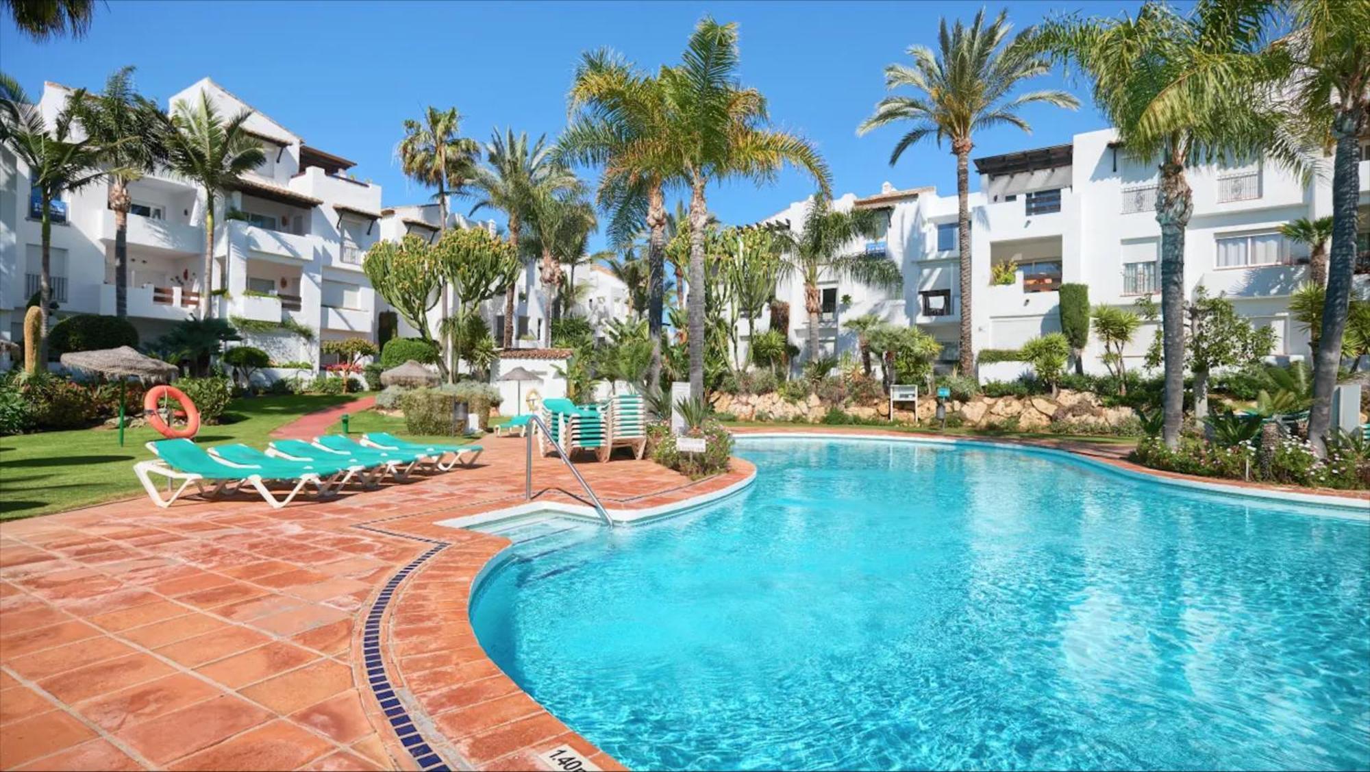 Exceptional Beachfront Complex With Pool In Costalita, Estepona Exteriér fotografie